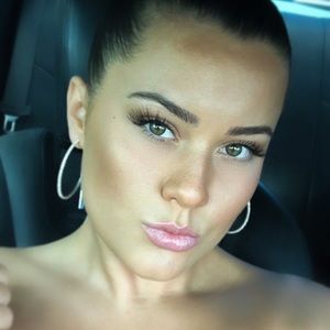 Meet your Posher, Makayla